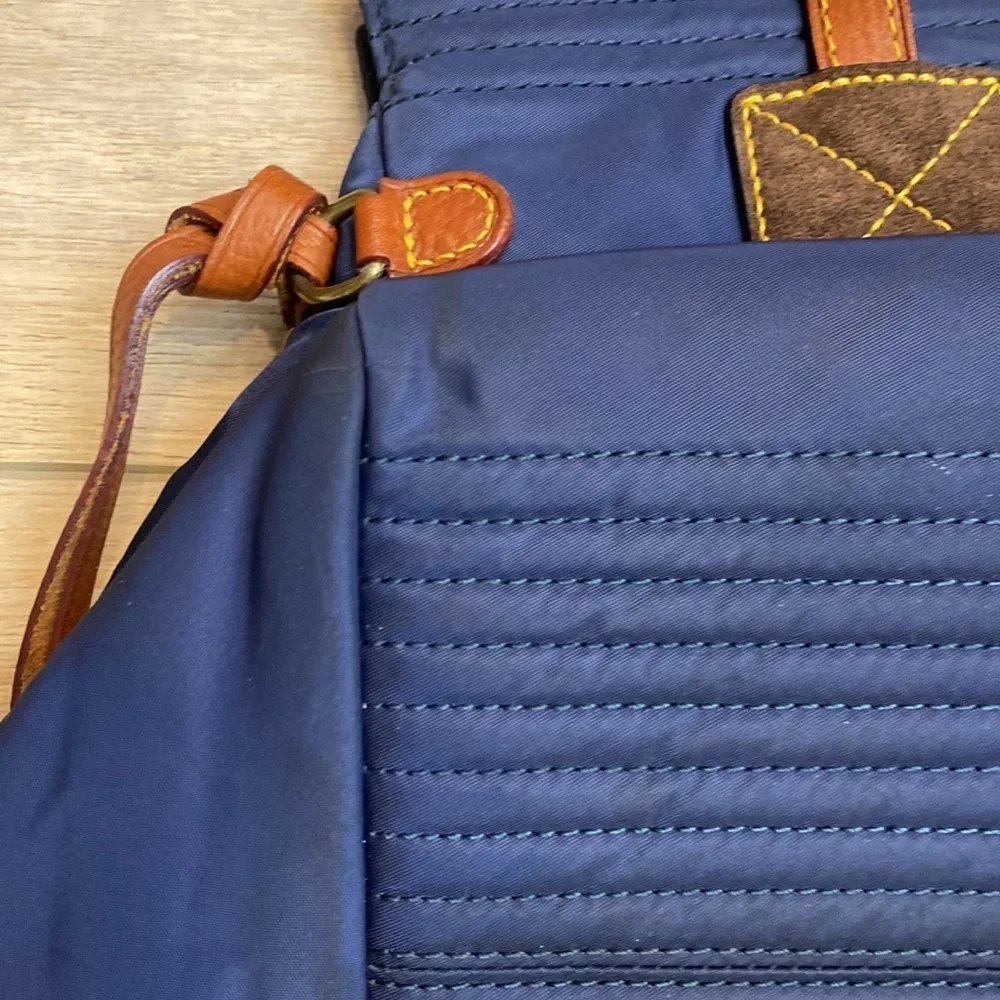 Dooney & Bourke Nylon Zipper‎ Tote